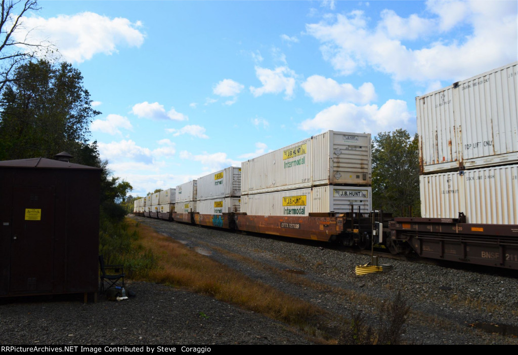 Two JB Hunt Intermodal Contariers on DTTX 727039A